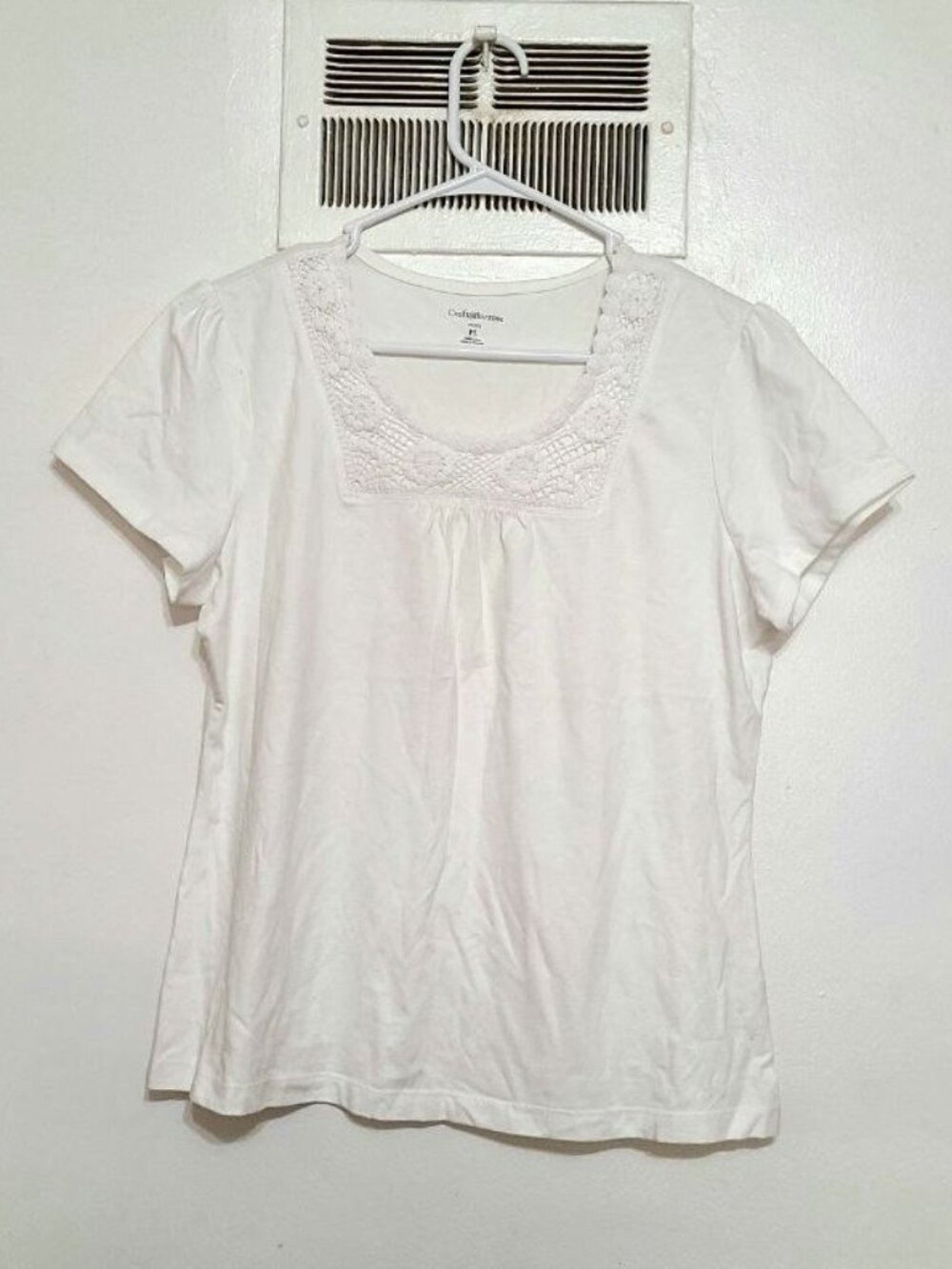 White Lace‑Trim Short Sleeve Top